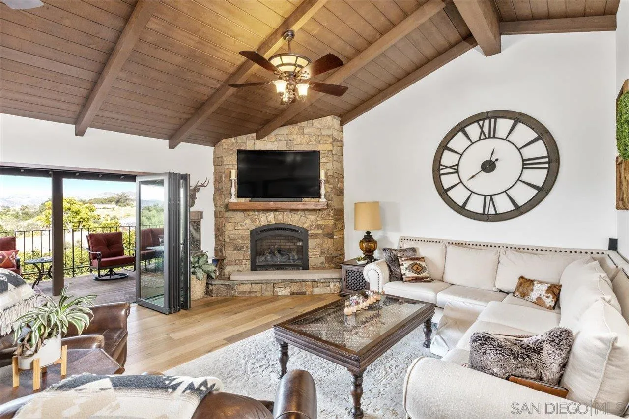 https://cdn.realtyfeed.com/cdn/127/250026193/2de77fec5d4116cc29461d34ab652cbb.webp