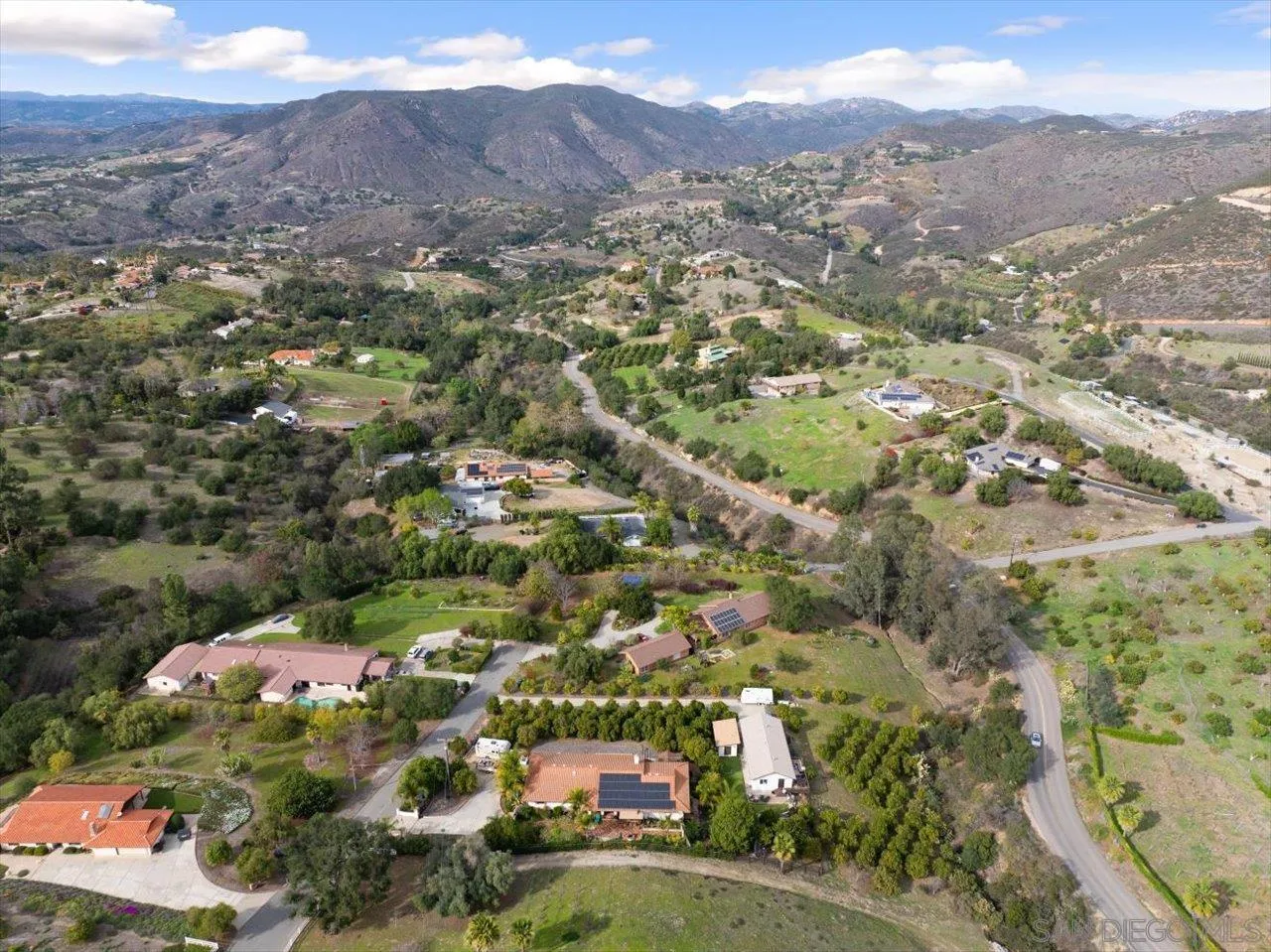 https://cdn.realtyfeed.com/cdn/127/250026193/2f2fdc15c7e0a30272ce36a8a2186b41.webp