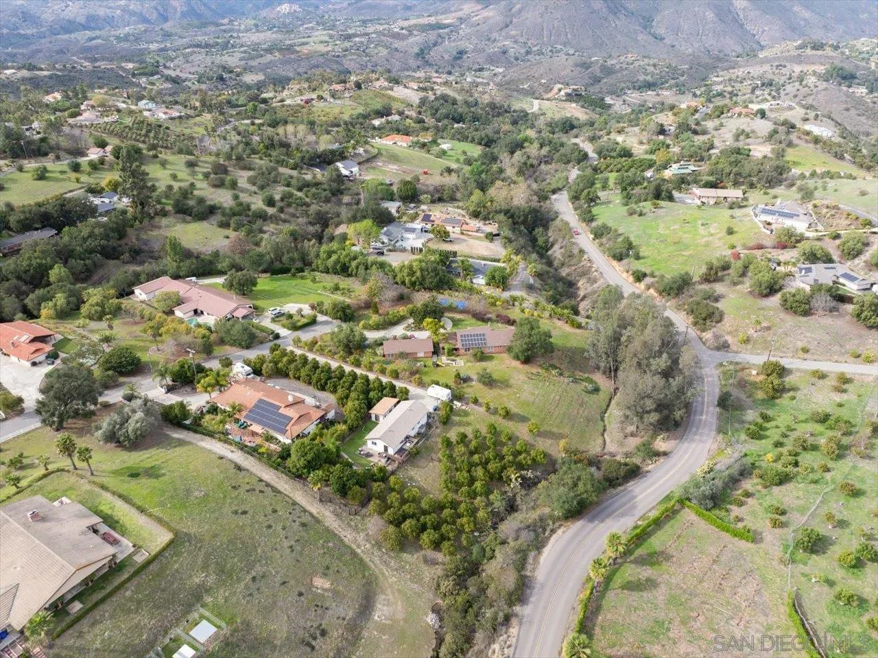 https://cdn.realtyfeed.com/cdn/127/250026193/305de6b6d33adecd00def5cf79dfc684.webp