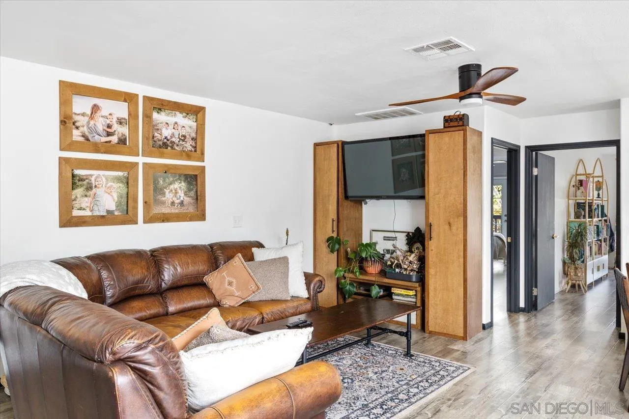 https://cdn.realtyfeed.com/cdn/127/250026193/39e30b8bafea69bb27176b8c4ab8a9c9.webp