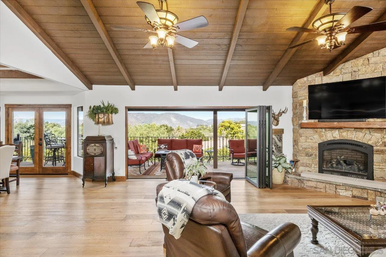 https://cdn.realtyfeed.com/cdn/127/250026193/46c51855668e79188f1c78c55fedbe24.webp