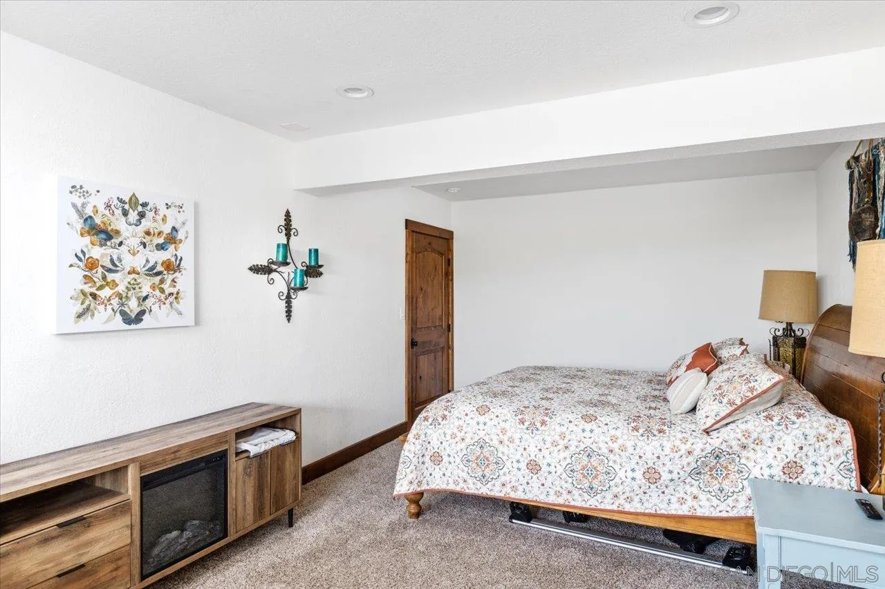 https://cdn.realtyfeed.com/cdn/127/250026193/7cb1d019b5b4febea8d258c198277430.webp