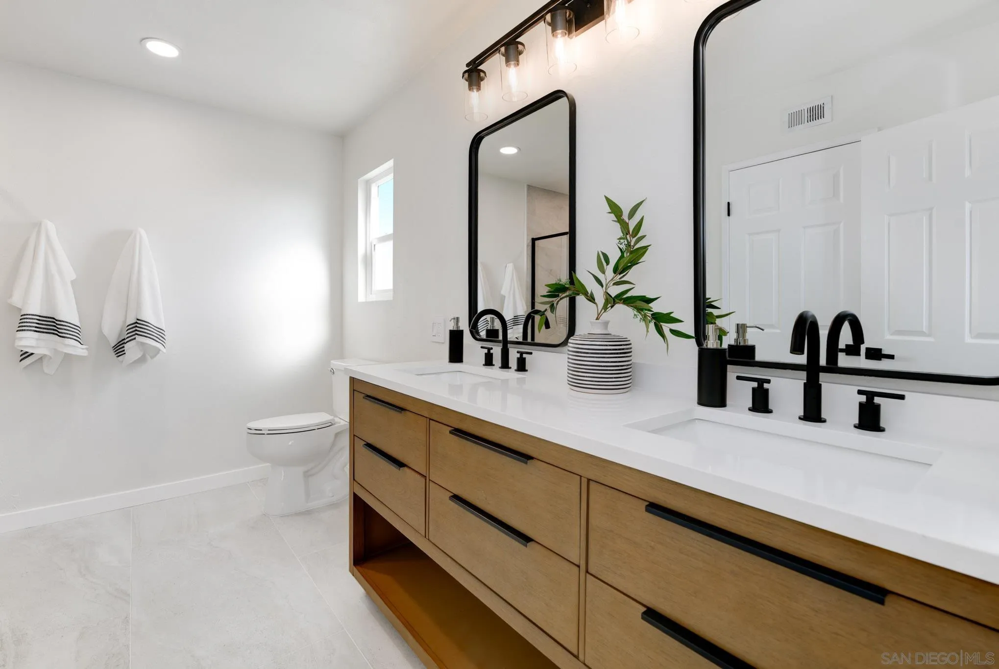 https://cdn.realtyfeed.com/cdn/127/250026232/34965ac90d6951a9cfd76deb0ca9883a.webp