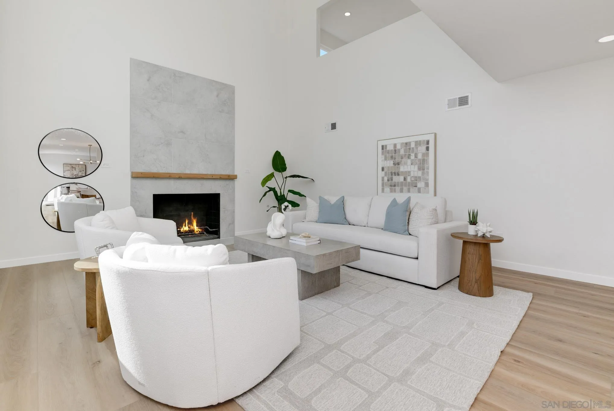 https://cdn.realtyfeed.com/cdn/127/250026232/4038b70b379d2b67c72ec64ae3779ef0.webp