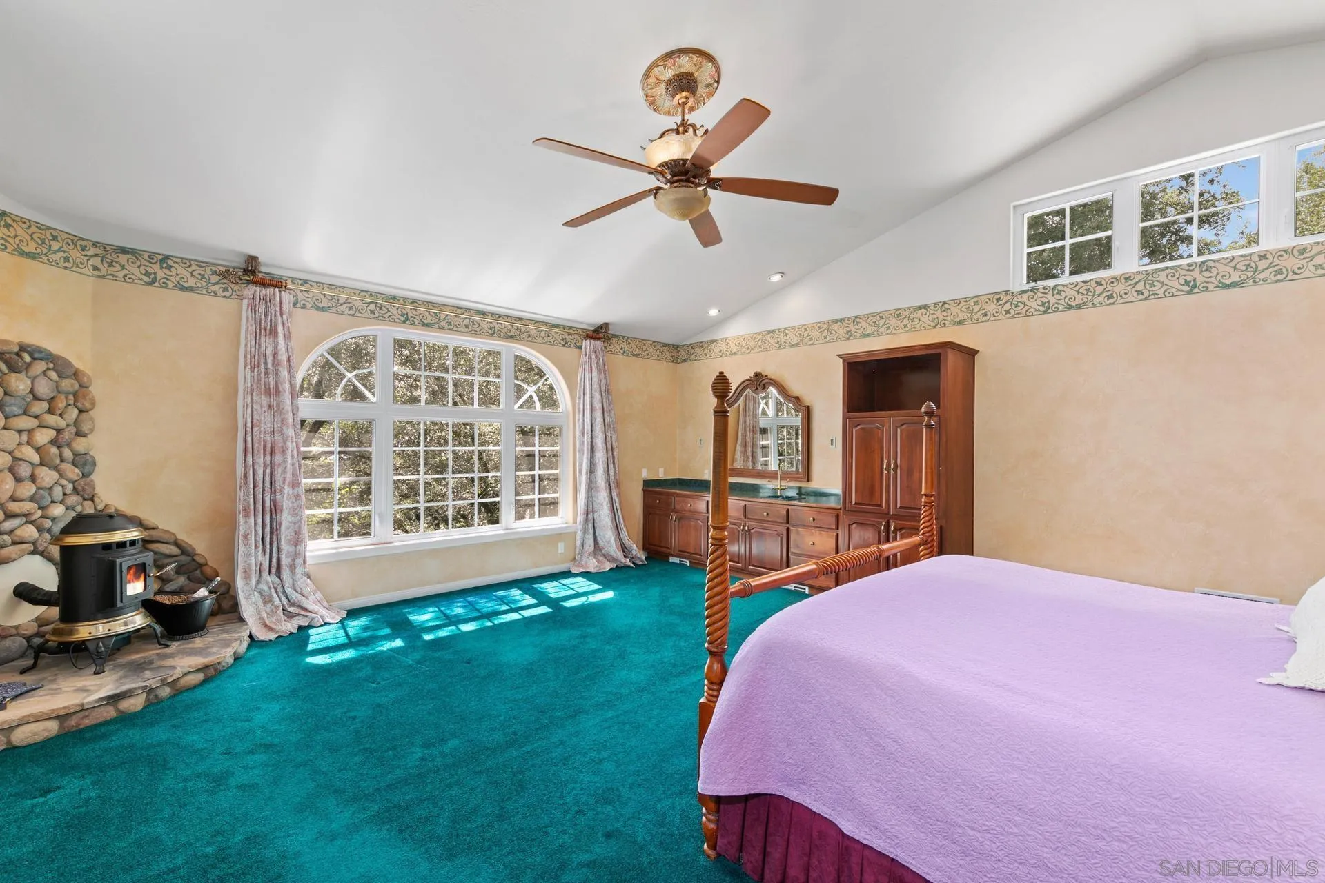 https://cdn.realtyfeed.com/cdn/127/250026235/2df1f8412088cc9ce2d2b50e5e213cdd.webp