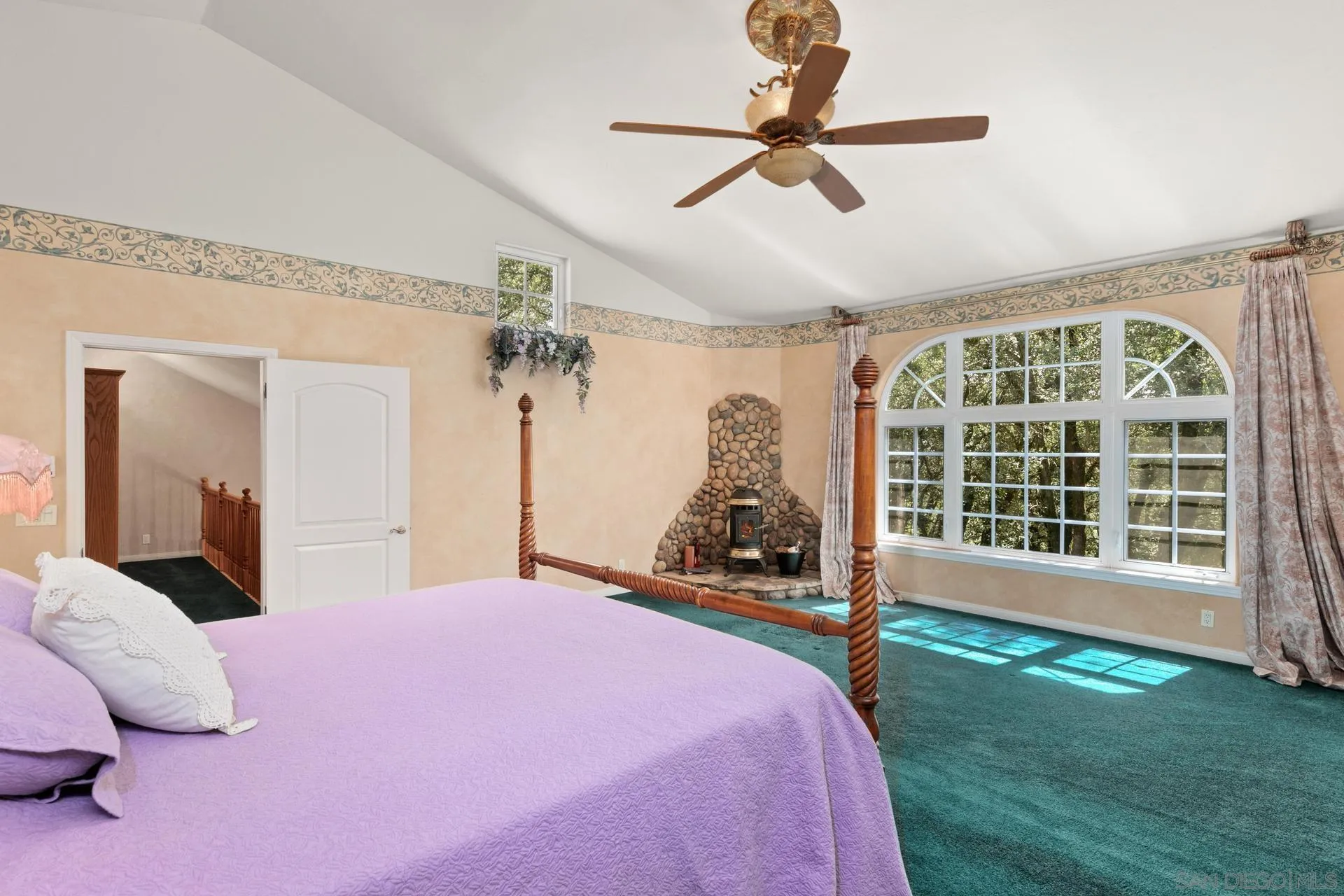 https://cdn.realtyfeed.com/cdn/127/250026235/44bc65bf21be4786eb8a897031b0243e.webp