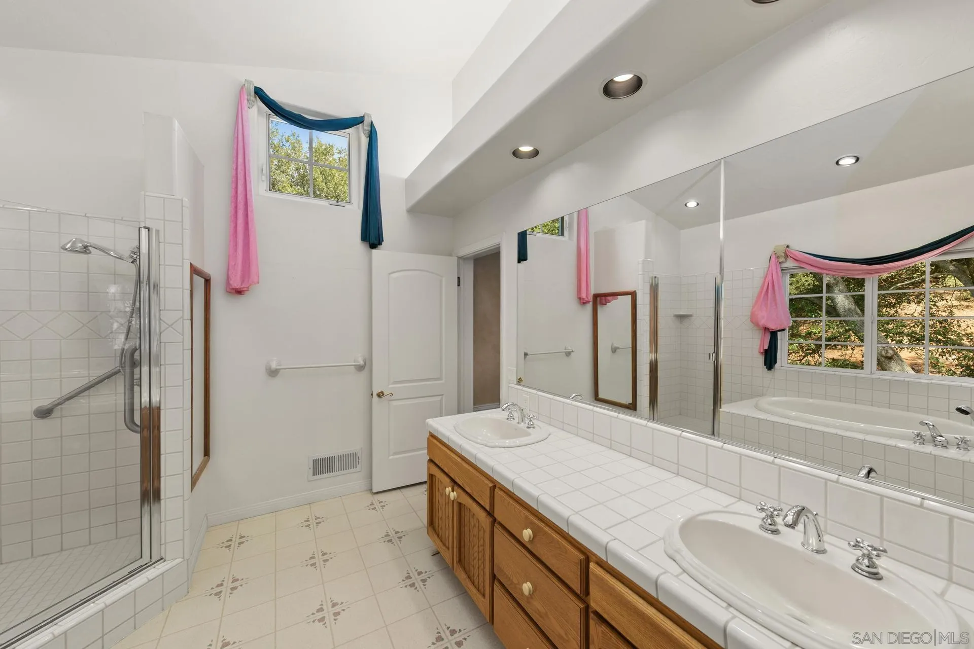 https://cdn.realtyfeed.com/cdn/127/250026235/68349056c1a4b383d69af2bd534fc689.webp
