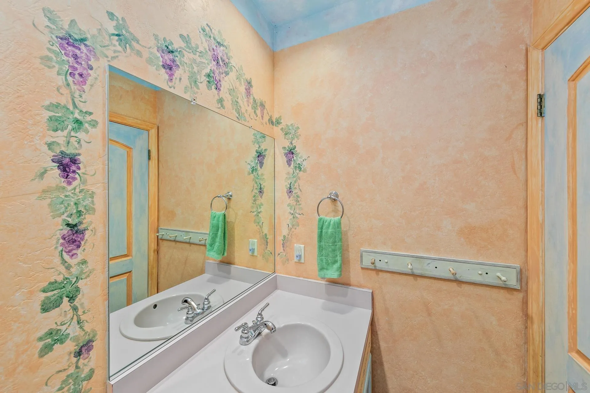 https://cdn.realtyfeed.com/cdn/127/250026235/7069dcd85a097a3e845aeb38808c6e90.webp
