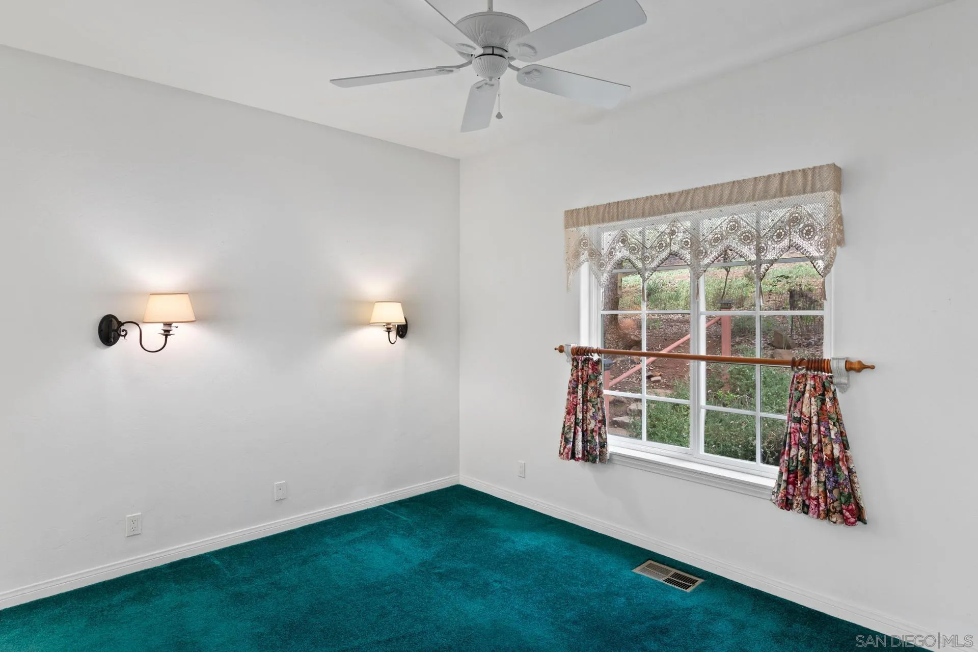 https://cdn.realtyfeed.com/cdn/127/250026235/dfbde3346744981a0dd40cf18b574ae3.webp