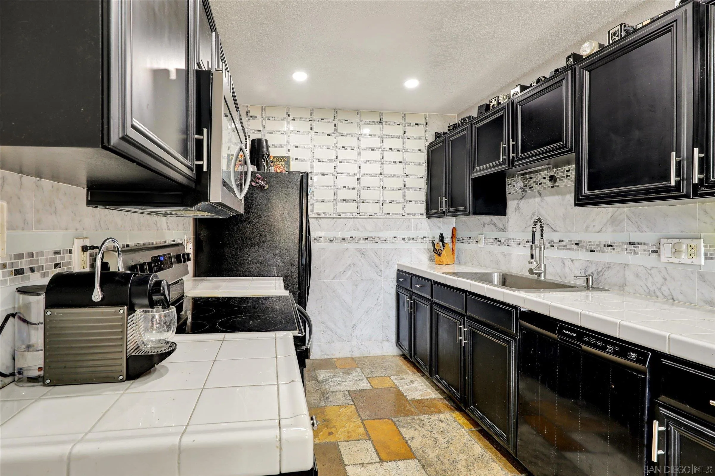 Photo #9: 250026251 Listing: Photo #9