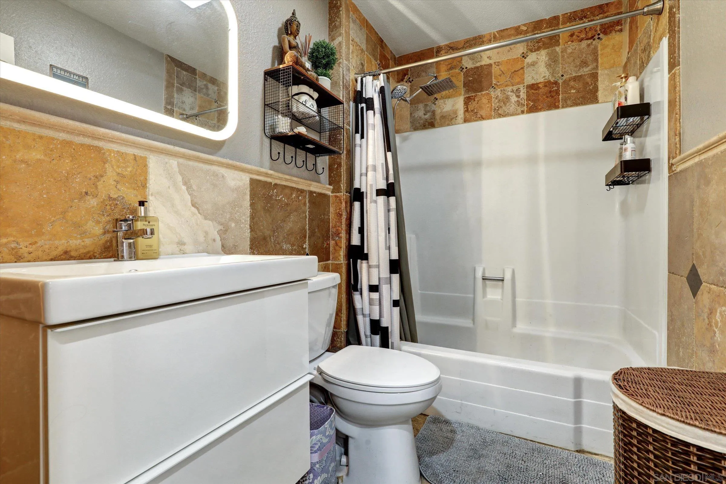 Photo #17: 250026251 Listing: Photo #17