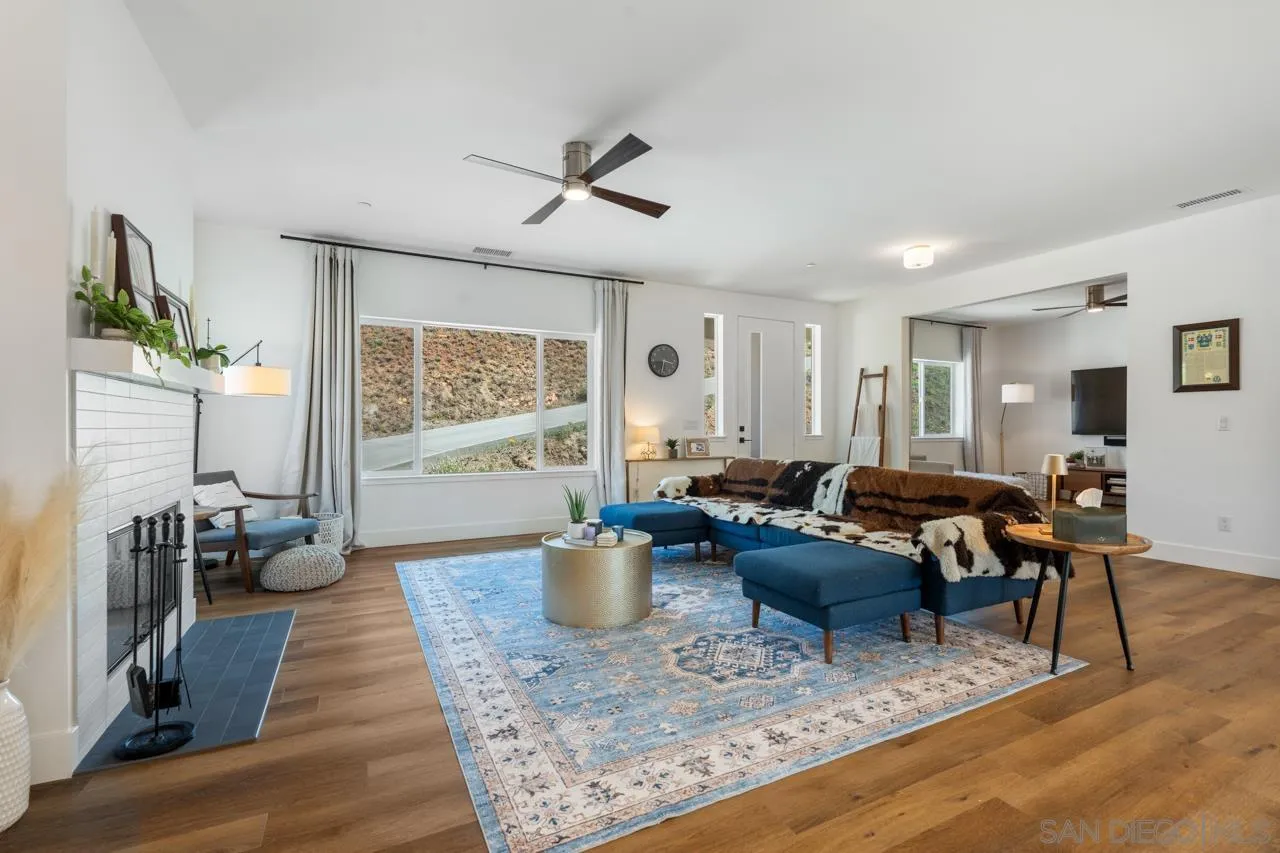 https://cdn.realtyfeed.com/cdn/127/250026351/00e51867e98a5df921ff4c152a15b9ce.webp