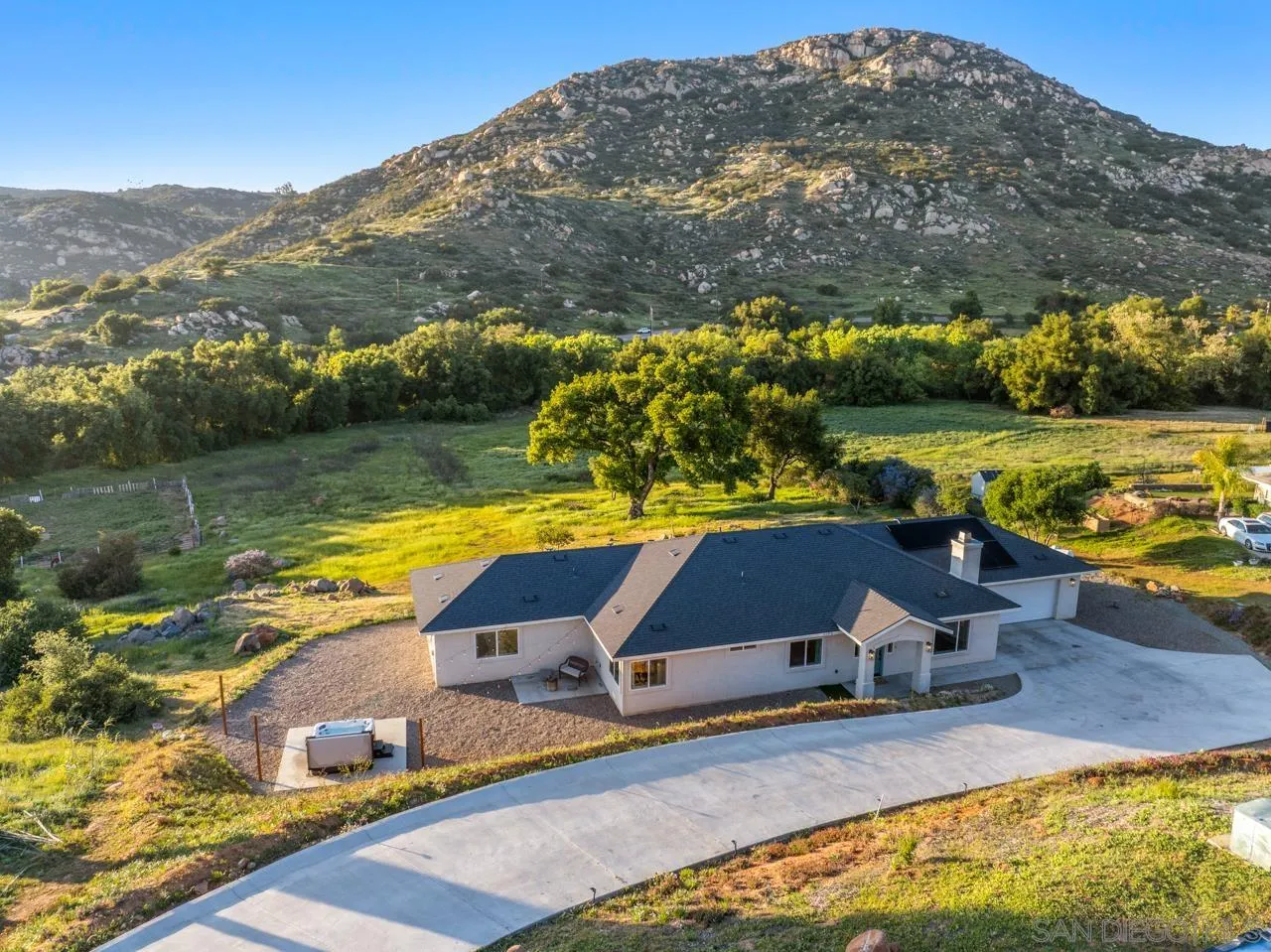 https://cdn.realtyfeed.com/cdn/127/250026351/1cf7ab08166e6bb772cf851dbb2d8b02.webp