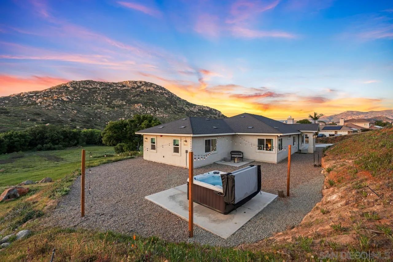https://cdn.realtyfeed.com/cdn/127/250026351/df0c86d47946c8887f57fb0eb11d5a39.webp