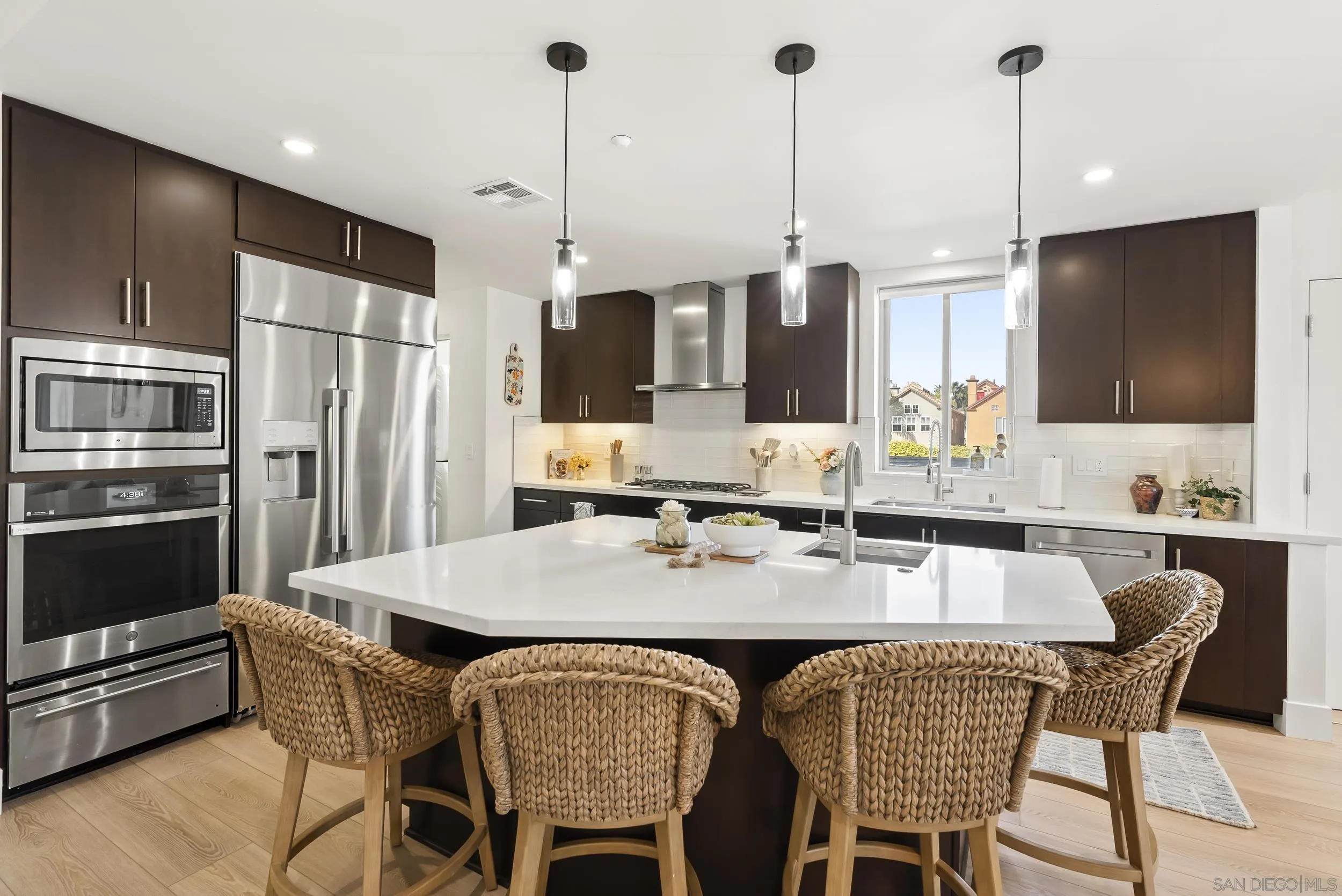 Photo #2: 250026356 Listing 