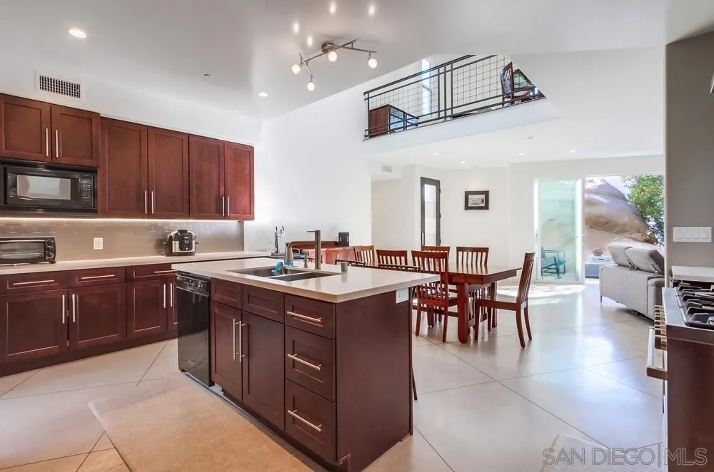 https://cdn.realtyfeed.com/cdn/127/250026365/0f0e4f9022e5aee66d5e9bd873a68e24.webp