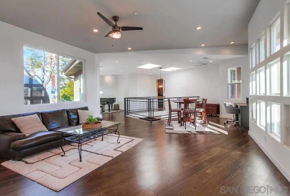 https://cdn.realtyfeed.com/cdn/127/250026365/1f11edc1f44f48a04564e41bc4b74a6b.webp
