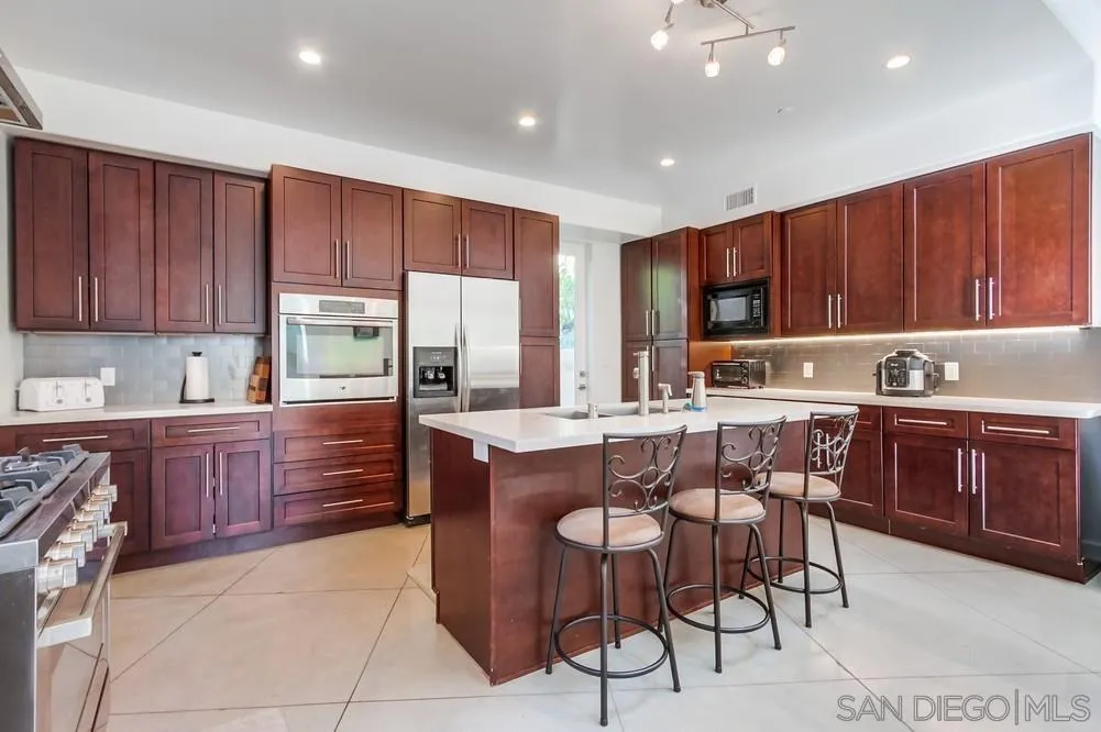 https://cdn.realtyfeed.com/cdn/127/250026365/20e91043e9ec488b7ef24389721e6d03.webp
