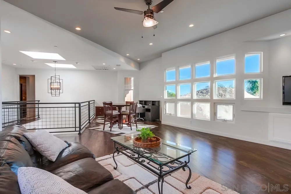 https://cdn.realtyfeed.com/cdn/127/250026365/2dfc25aafbaf9dcc7564bad3e777f560.webp