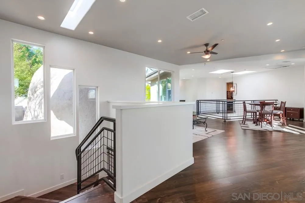 https://cdn.realtyfeed.com/cdn/127/250026365/34238a10d7862674a4d9df78681d1e96.webp