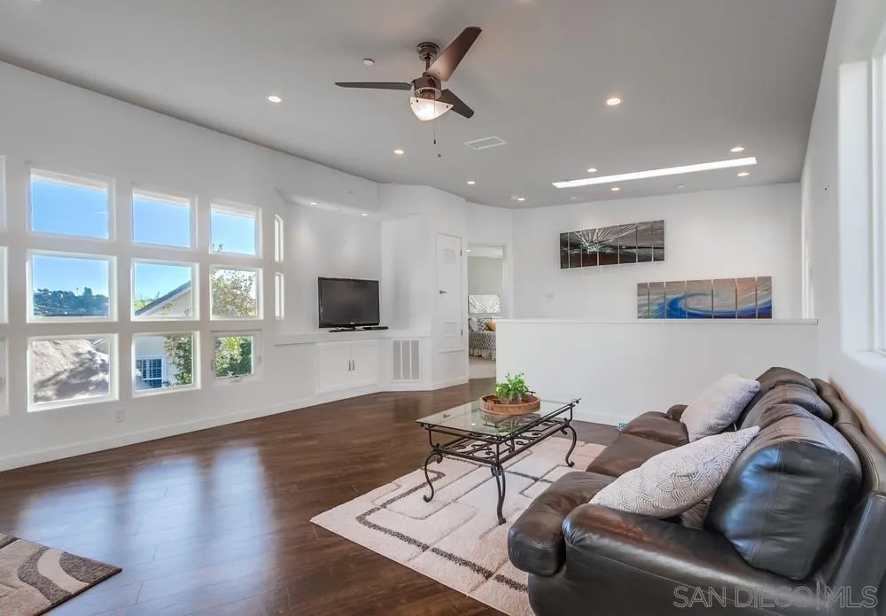 https://cdn.realtyfeed.com/cdn/127/250026365/3cffed8d181e33fca56acce2413cb992.webp