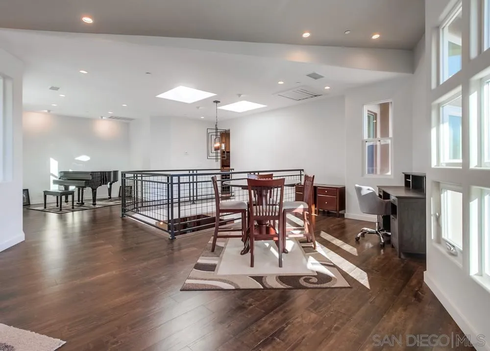 https://cdn.realtyfeed.com/cdn/127/250026365/754ae0a80c8697b46213279a521ad5c2.webp