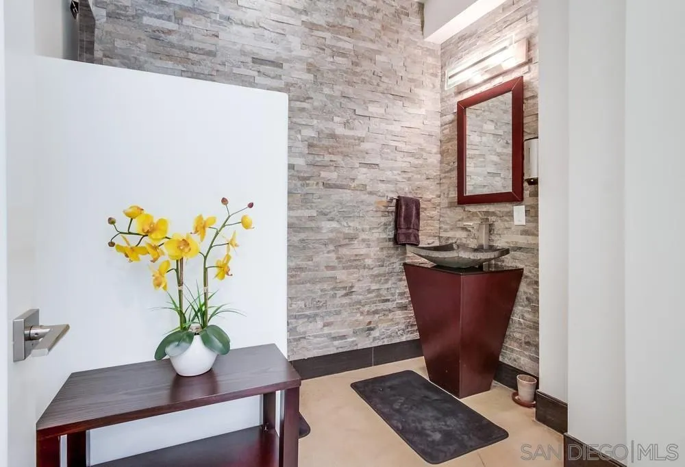 https://cdn.realtyfeed.com/cdn/127/250026365/7f91d035f04514bcb27402bcacd50adf.webp