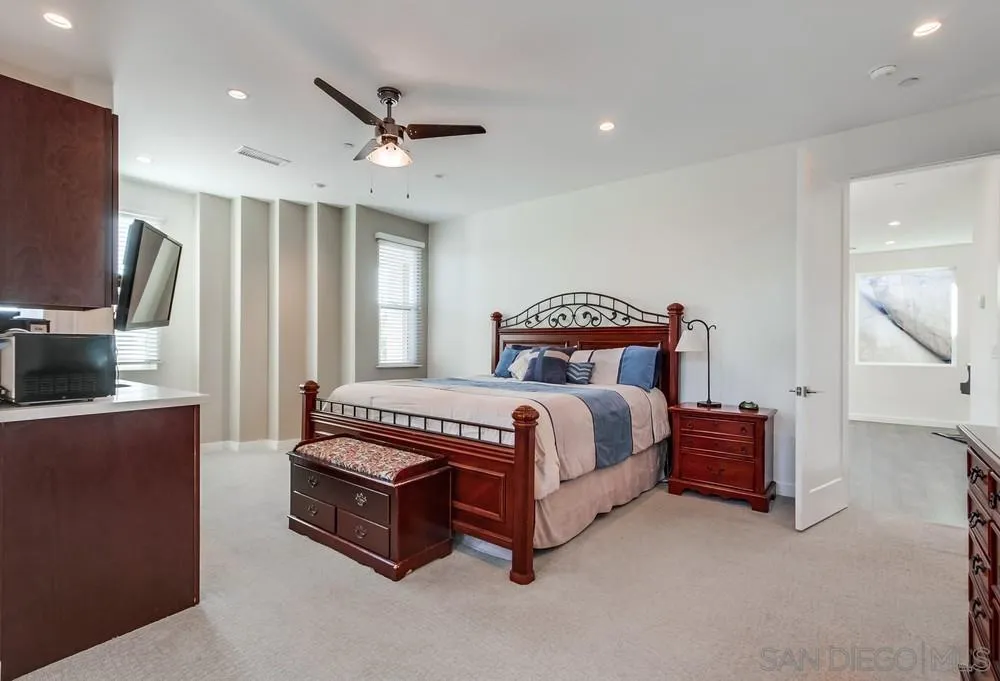 https://cdn.realtyfeed.com/cdn/127/250026365/bc3345a17afc550f53b39715f6738e49.webp