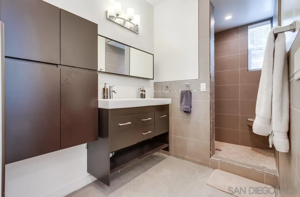 https://cdn.realtyfeed.com/cdn/127/250026365/c75c9efa734a07d2a9104776b1039942.webp