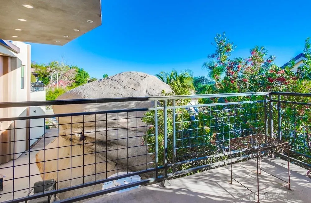 https://cdn.realtyfeed.com/cdn/127/250026365/cb9db8ae9fc18f5c2c8cba8bfecfb223.webp
