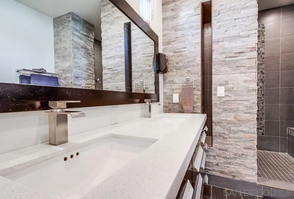 https://cdn.realtyfeed.com/cdn/127/250026365/f2f3cbc865fa30e3062138aee7c9a34d.webp