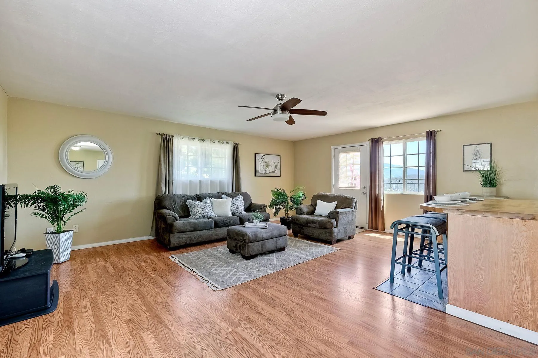 https://cdn.realtyfeed.com/cdn/127/250026395/db0c09de9ea6db04eb2c2709a93dd287.webp