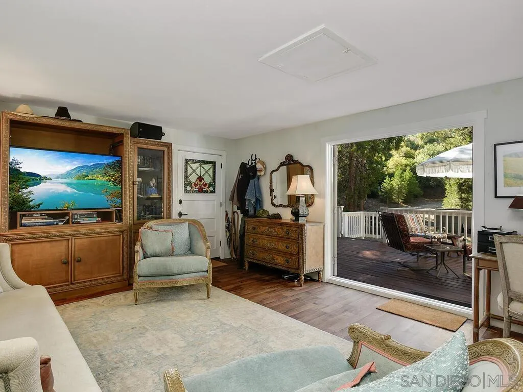 https://cdn.realtyfeed.com/cdn/127/250026399/08e2d3bde8f767da028b9c99a554c412.webp