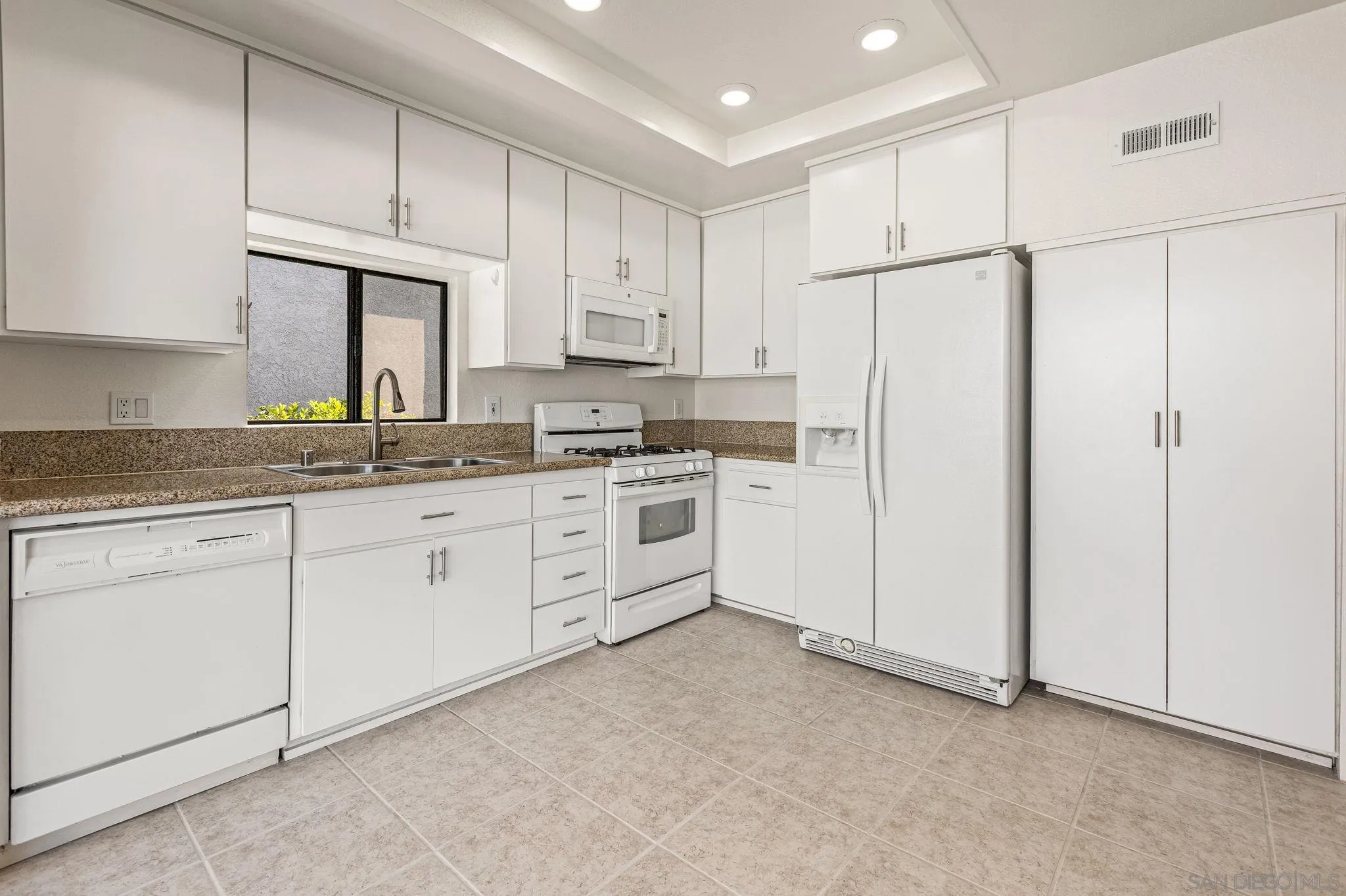 Photo #6: 250026424 Listing 