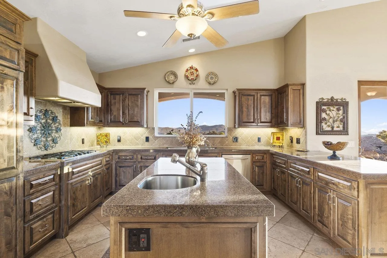 https://cdn.realtyfeed.com/cdn/127/250026433/4a48bc28ea64dd962c8625d3012c590d.webp