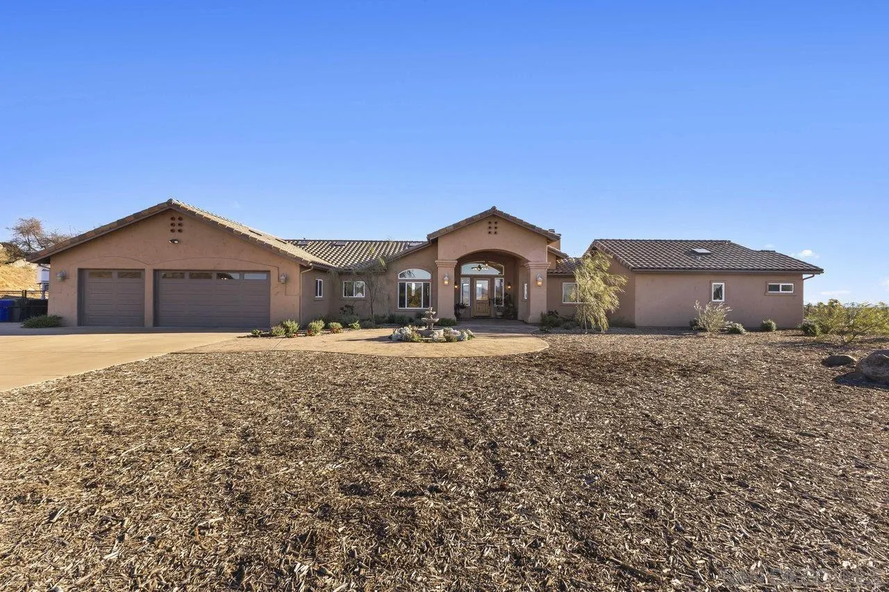 https://cdn.realtyfeed.com/cdn/127/250026433/4a91bcdcb7bcb425c0c94d9307e1b82b.webp