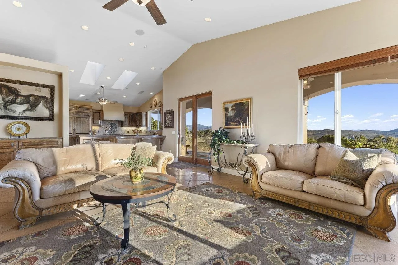 https://cdn.realtyfeed.com/cdn/127/250026433/705dc98eaacfd3eda4b72f0cd87939f6.webp