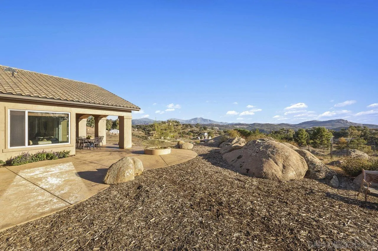 https://cdn.realtyfeed.com/cdn/127/250026433/9c9f3aebaf8d6374bba2d6279856f15e.webp