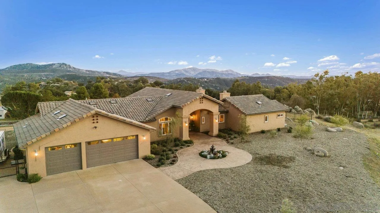 https://cdn.realtyfeed.com/cdn/127/250026433/a0c9a12b264b5951c9811c7303f68470.webp
