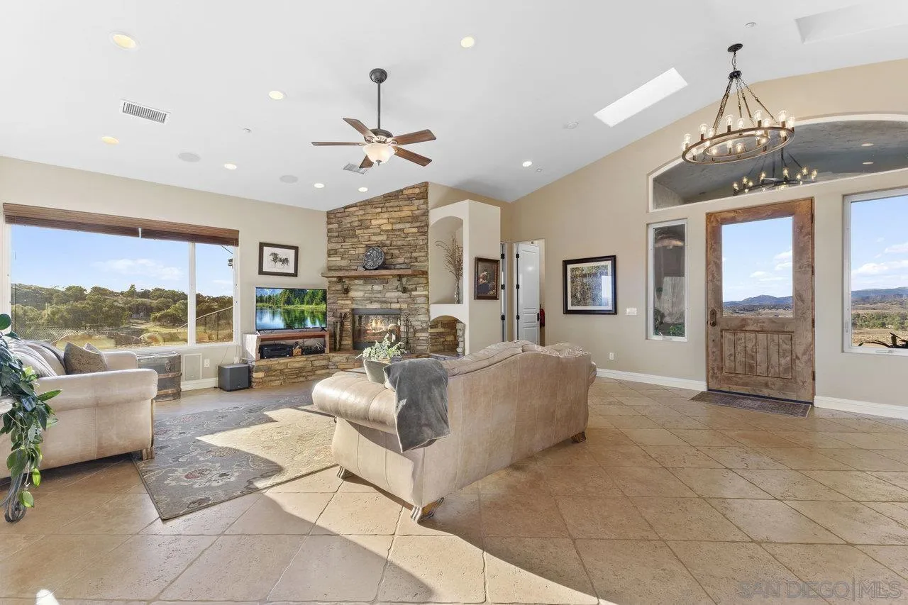 https://cdn.realtyfeed.com/cdn/127/250026433/af651bb27b6bc0dc028c72ddb668a2ac.webp