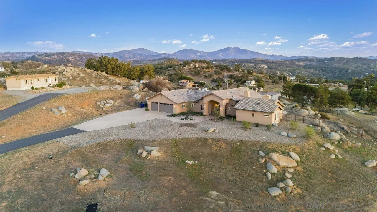 https://cdn.realtyfeed.com/cdn/127/250026433/f2ca350c28e024f3568ba89233b34f0a.webp