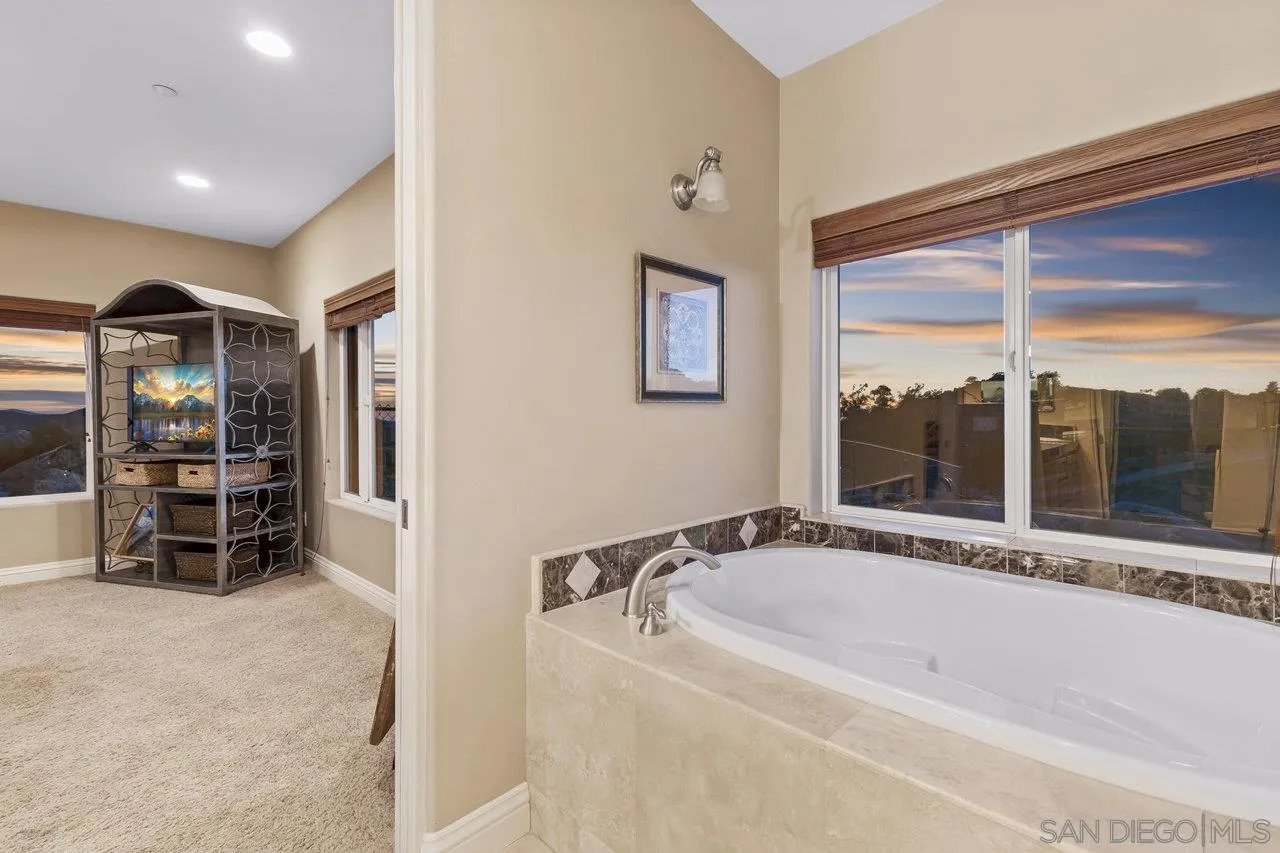 https://cdn.realtyfeed.com/cdn/127/250026433/fd78f95ec2838065e201a086dbc6bd1f.webp
