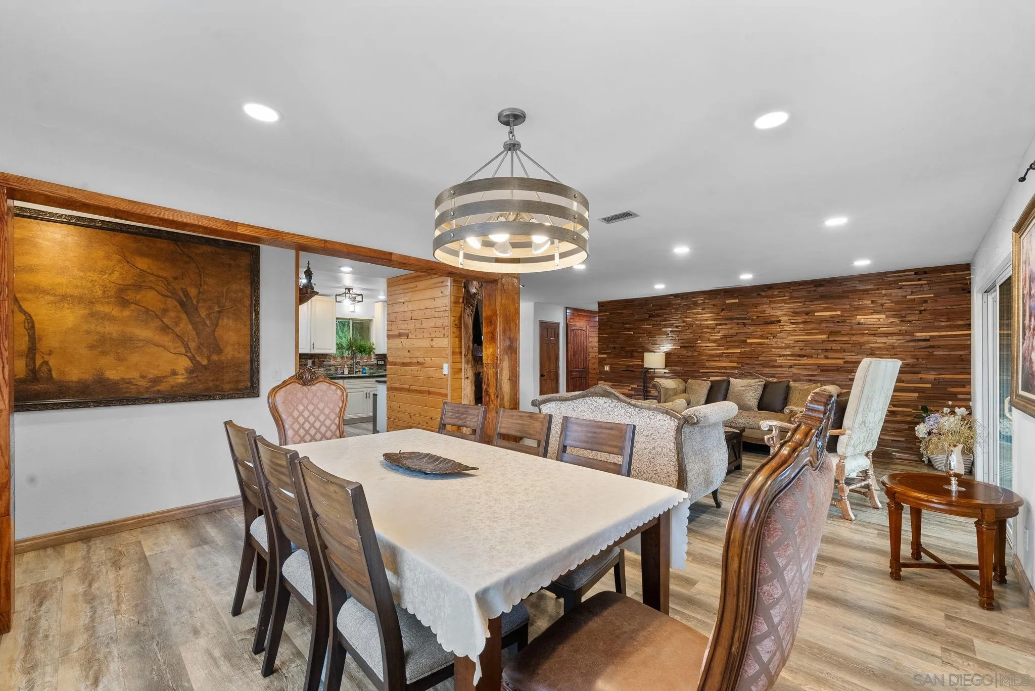 https://cdn.realtyfeed.com/cdn/127/250026439/6b1d652f41e596f0aeb46754ec9f9b3f.webp