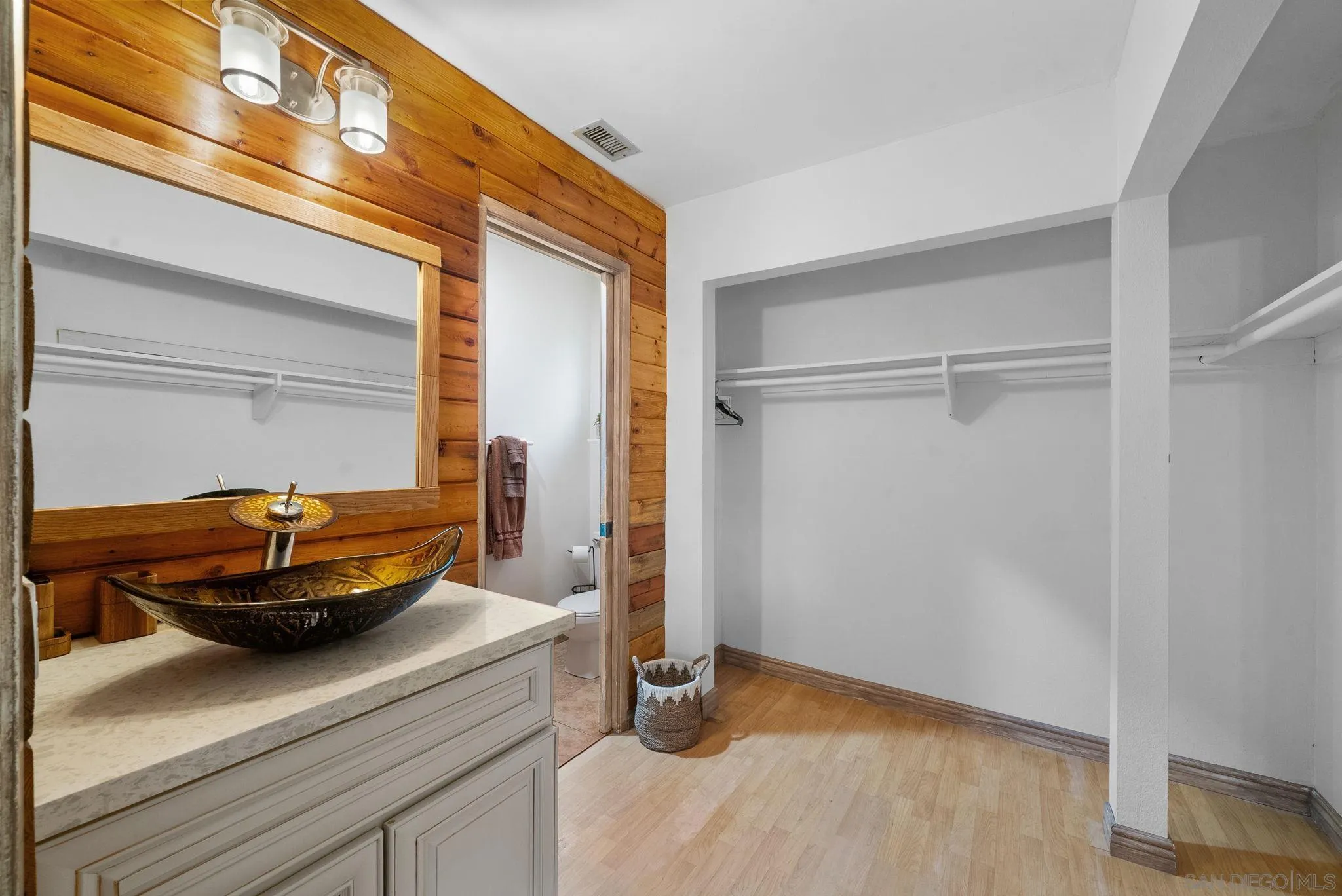 https://cdn.realtyfeed.com/cdn/127/250026439/db3e8ce6e3595a5ec635e3cc4ac003a4.webp