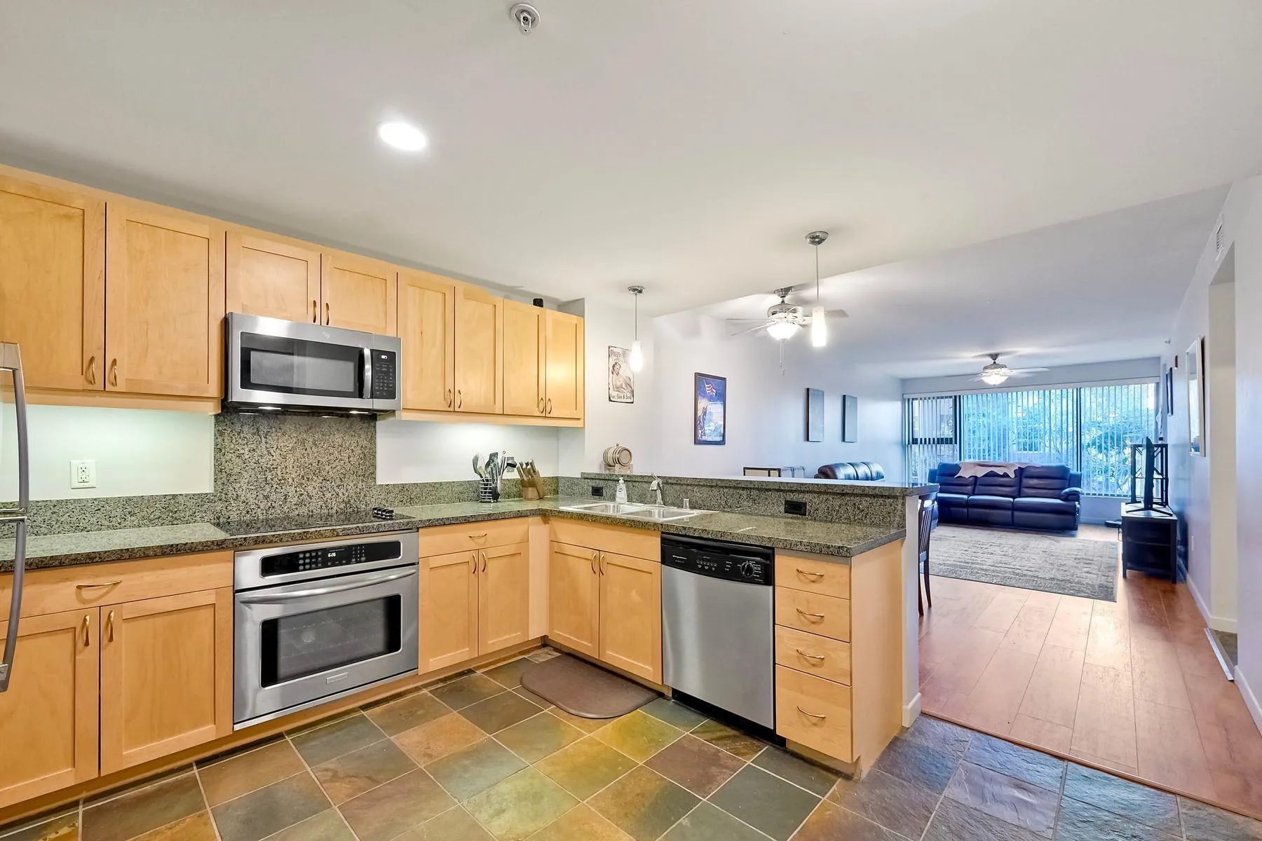 Photo #2: 250026443 Listing 