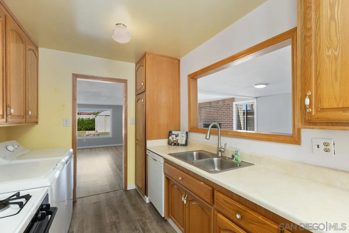 https://cdn.realtyfeed.com/cdn/127/250026499/bc48fc90ec5ae18c28643964f36176c3.webp