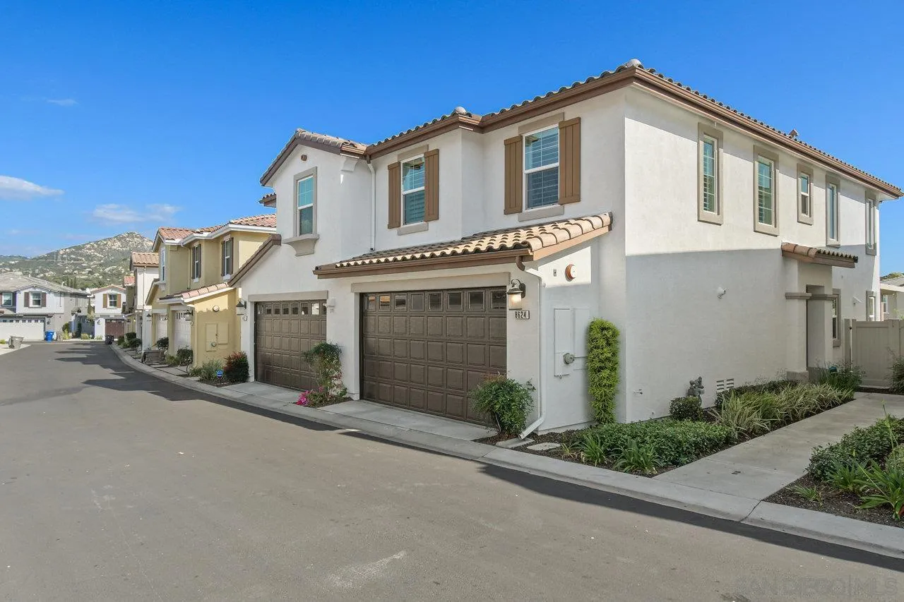 Browse active condo listings in BOULDER POINT