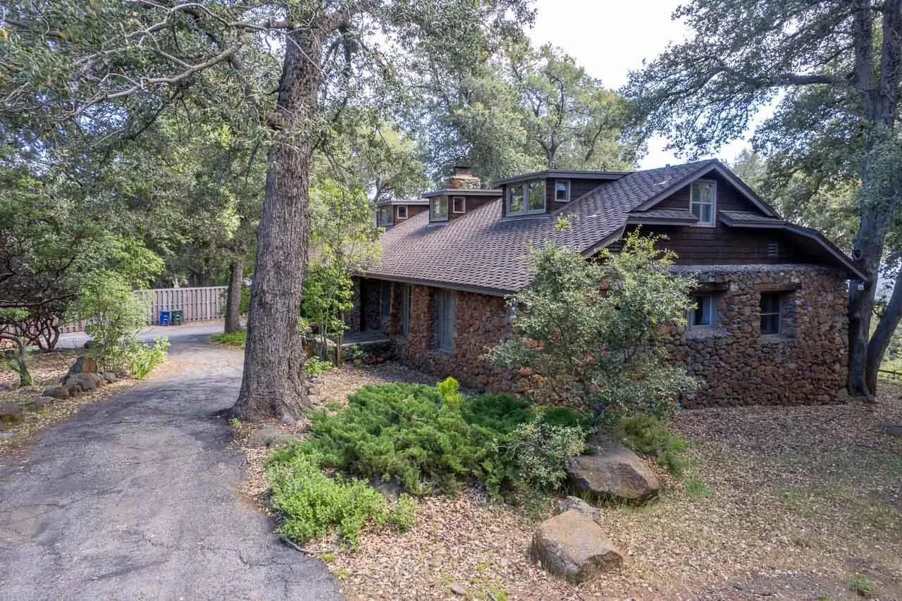 https://cdn.realtyfeed.com/cdn/127/250026527/27ee176181ec76e60f7c53eb2fad02ff.webp