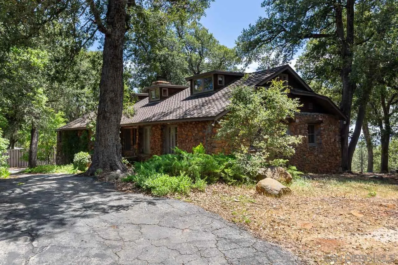 https://cdn.realtyfeed.com/cdn/127/250026527/da0f30127fcac3f08ec94d6b92609115.webp