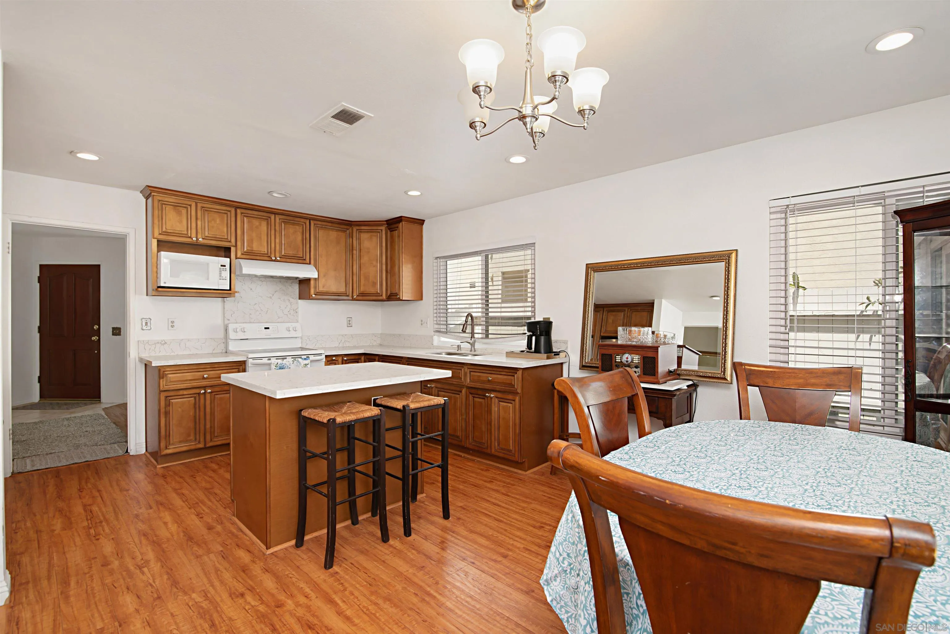 https://cdn.realtyfeed.com/cdn/127/250026565/21a0c4f8d16723ae20004e32ffd7ac1a.webp